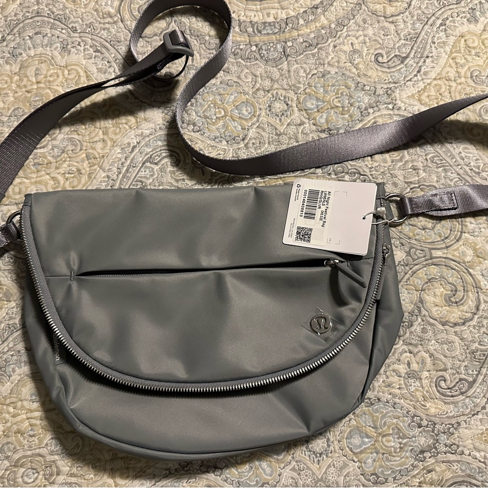 Lulul lemon
messenger 
Gray Messenger Bag with Adjustable Strap and Flap Closure